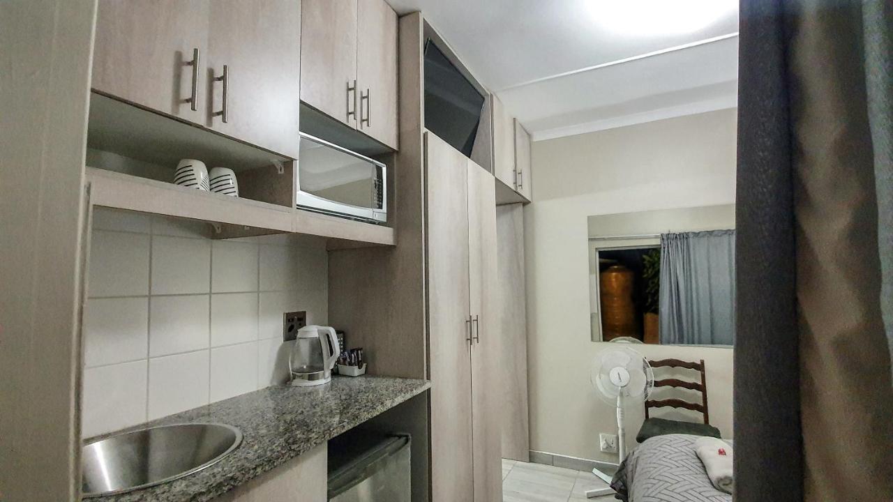 Home Away From Home Pinetown Exterior photo