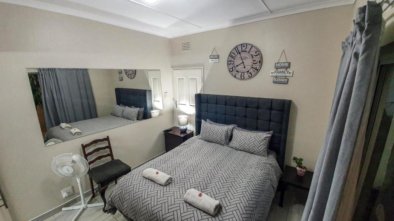Home Away From Home Pinetown Exterior photo