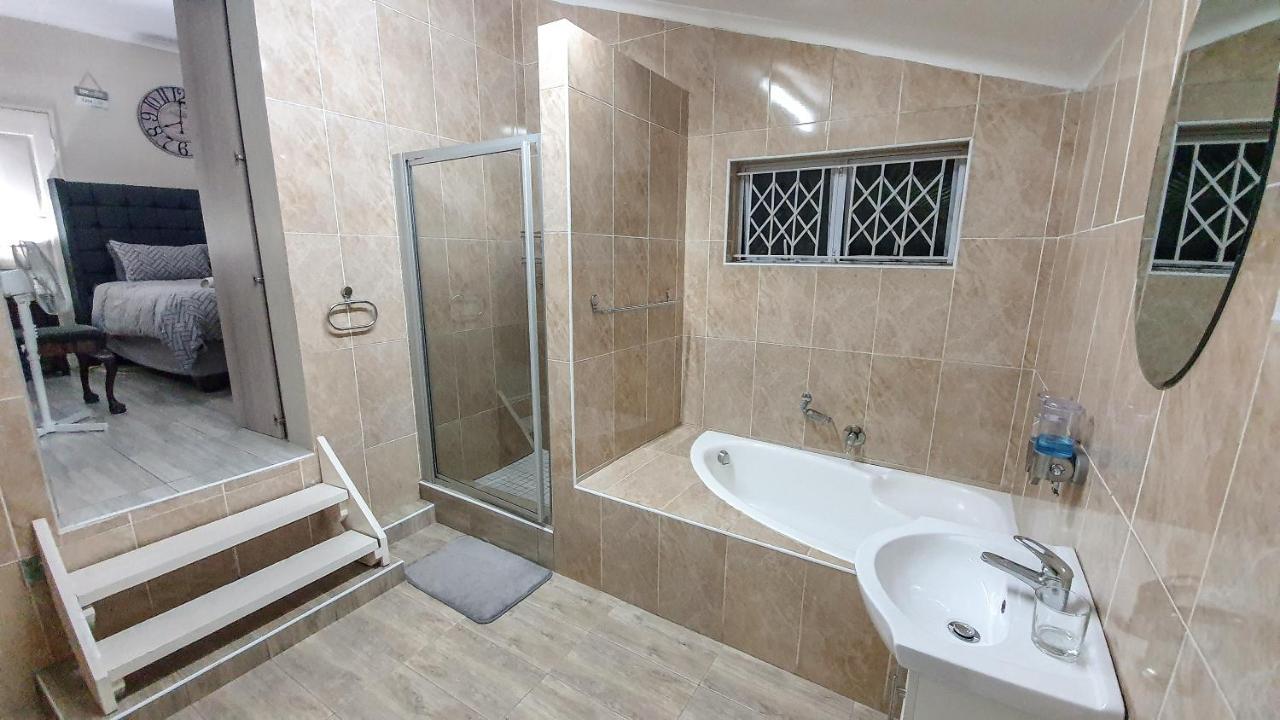 Home Away From Home Pinetown Exterior photo